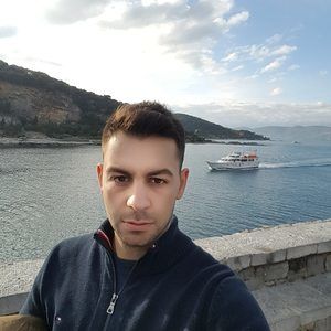 Meet your Posher, Aris